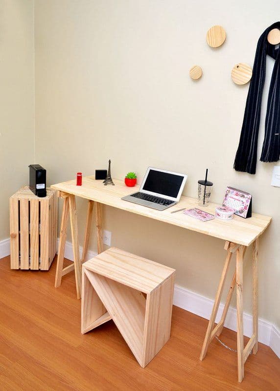 27 escrivaninha de madeira simples
