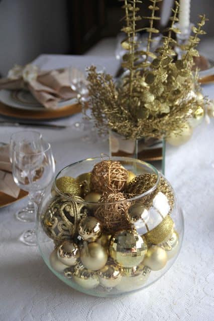 52 decoracao de mesa com enfeite dourado e simples
