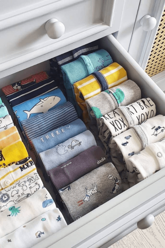 7 dicas para dobrar roupas e organizar gavetas de bebe