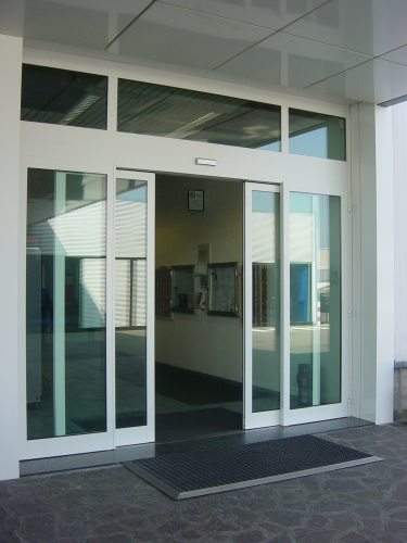 7 porta de vidro com abertura automatizada