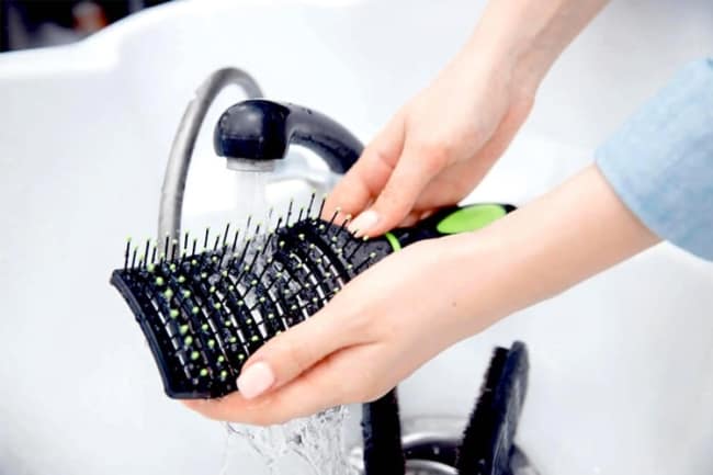 5 dicas para limpar escova de cabelo