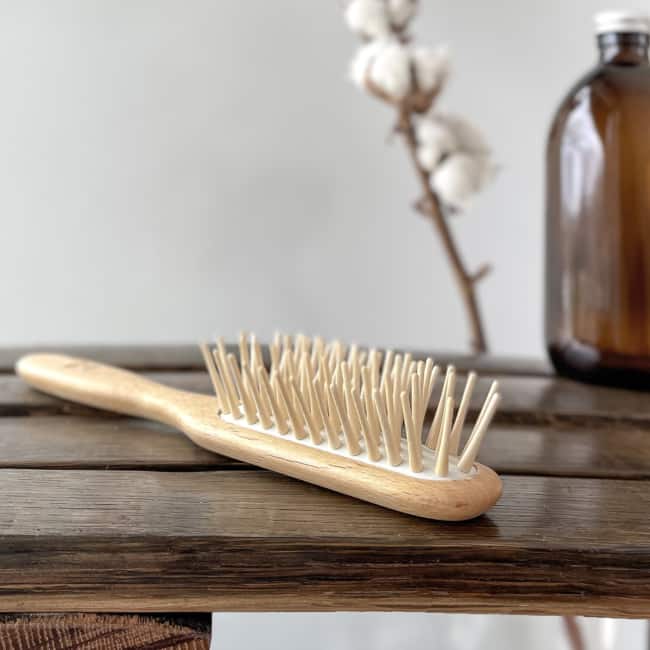 9 passo a passo para limpar escova de cabelo de madeira