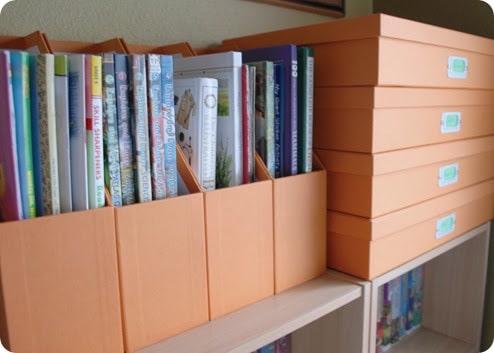 Livros em pequenas caixas