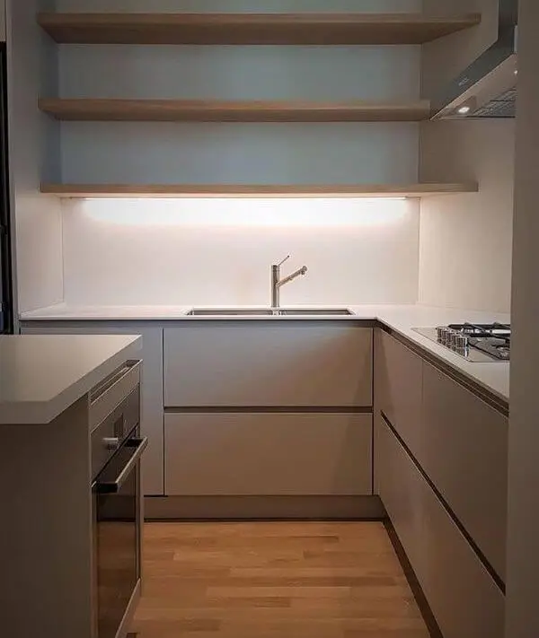 Prateleira da cozinha com LED