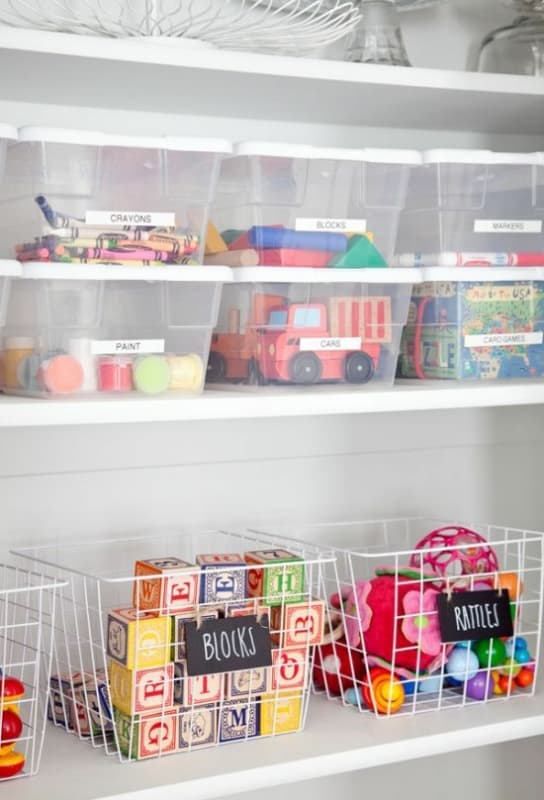 11 ideias para organizar brinquedos em prateleiras