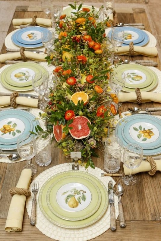 13 arranjo de mesa colorido com flores e frutas