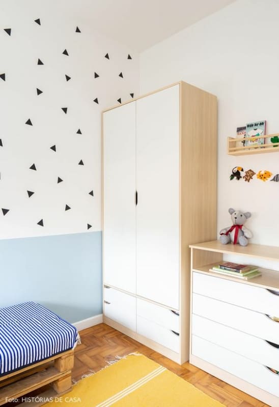 18 quarto infantil decorado com adesivo de parede de triangulos