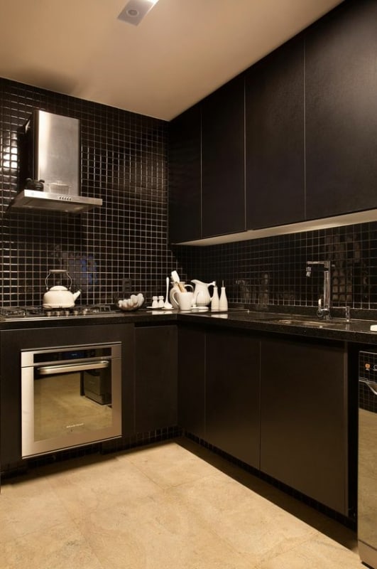 3 cozinha moderna com pastilha preta