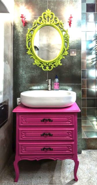 38 banheiro com comoda retro pink