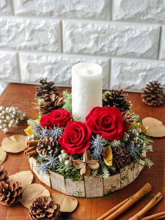 48 arranjo de mesa de natal com rosas e vela