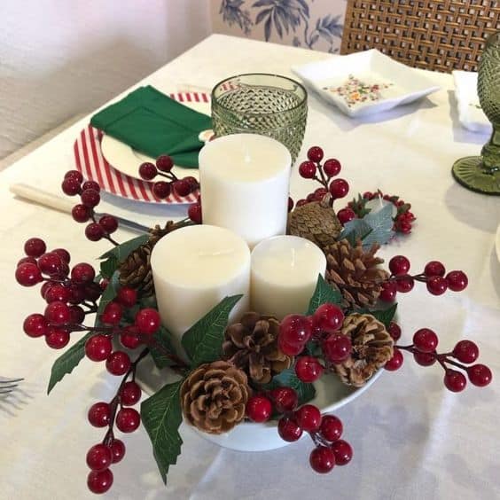 50 arranjo de mesa de natal com pinhas e velas
