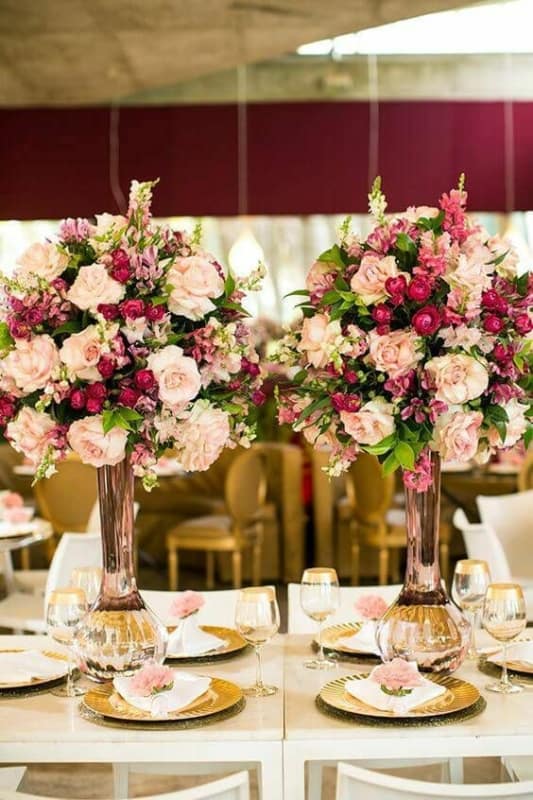 53 arranjo alto com flores para mesa de casamento