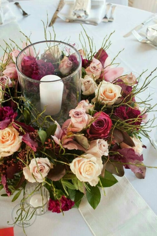55 arranjo de rosas com vela para mesa de casamento