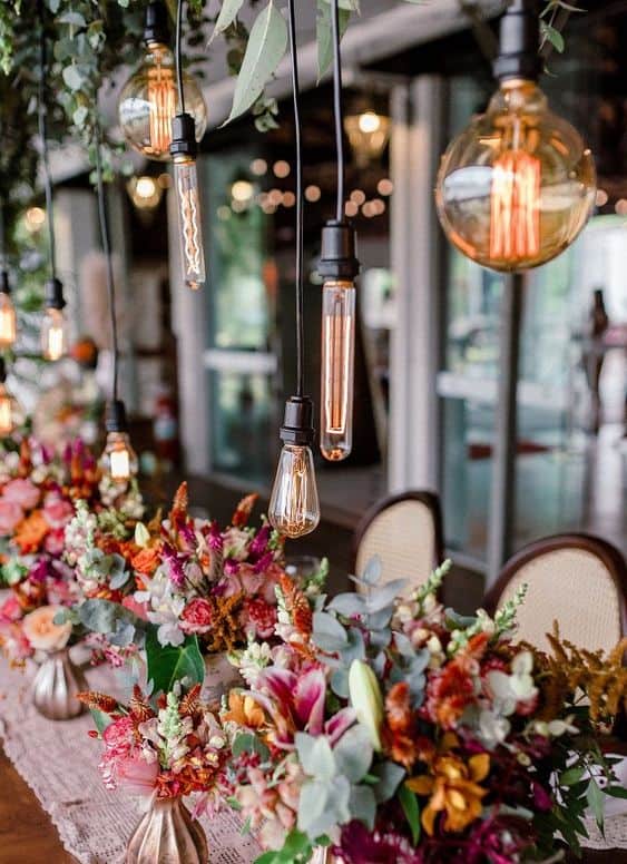 57 arranjo colorido com flores para mesa de casamento