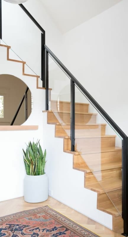 10 escada com guarda corpo de vidro e corrimao de aluminio