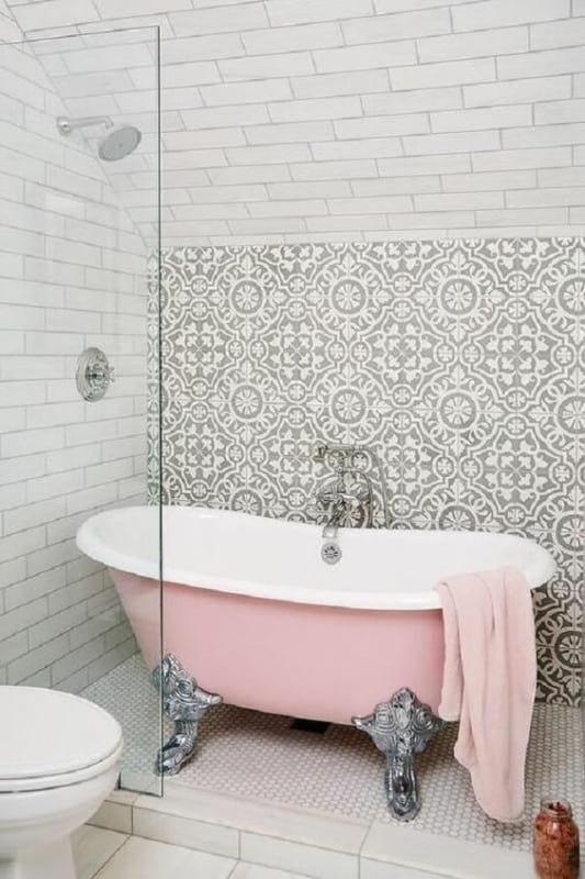 14 banheiro com banheira vitoriana rosa