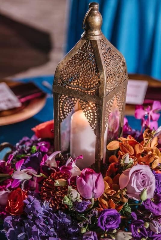 16 arranjo de mesa com lanterna marroquina dourada