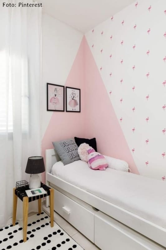 22 quarto feminino pequeno decorado com papel de parede