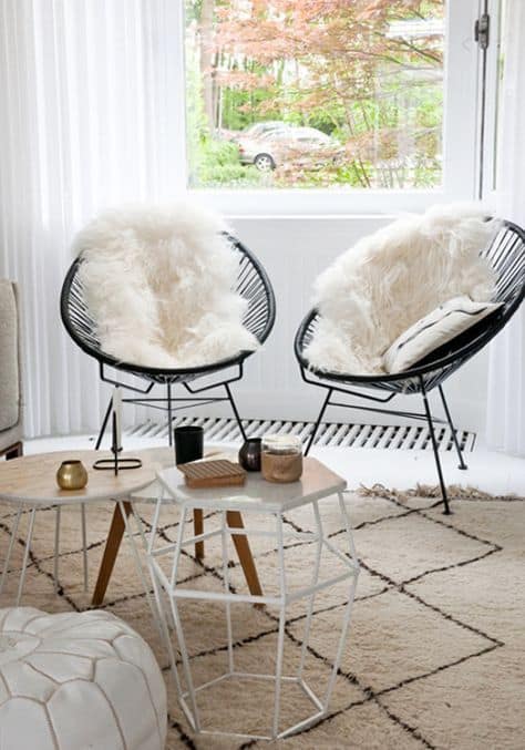 5 sala com cadeiras e pelego branco Pinterest