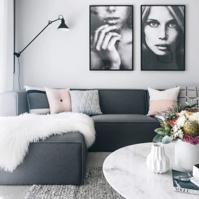 52 sala moderna com sofa cinza e pelego branco Pinterest