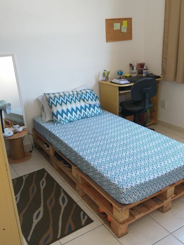58 quarto de solteiro simples com cama de pallet Pinterest