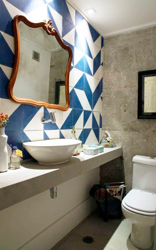7 banheiro com espelho vintage de moldura de madeira