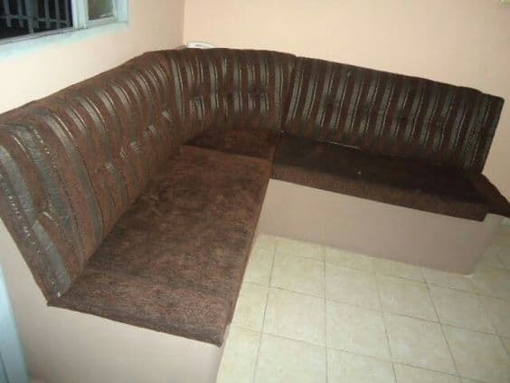 sofá de alvenaria