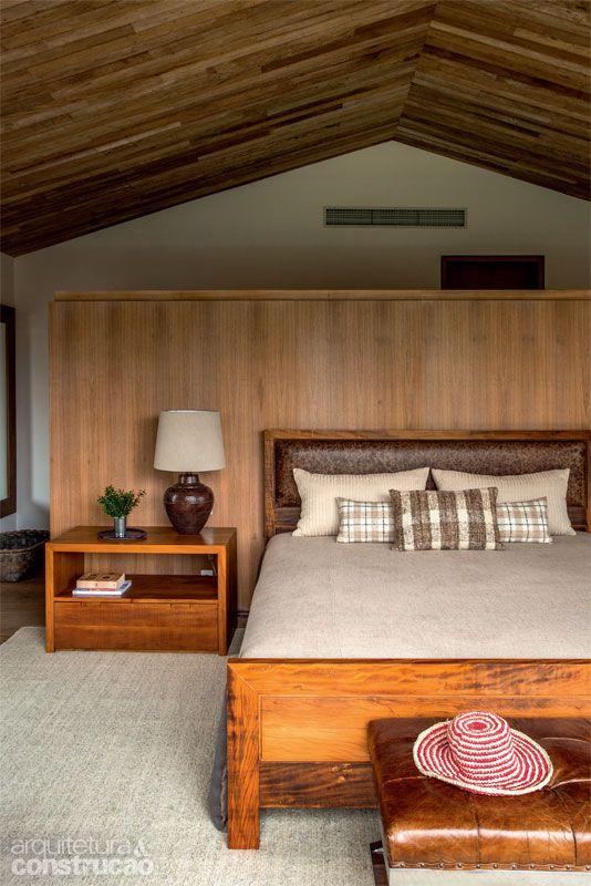 13 quarto de casal com cama em madeira