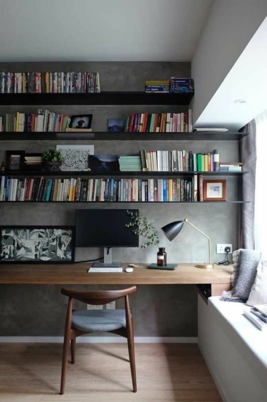 16 escritorio com prateleiras pretas de livros Pinterest