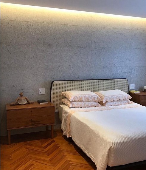17 quarto com parede de granito Itaunas flameado Pedra Design Marmoraria