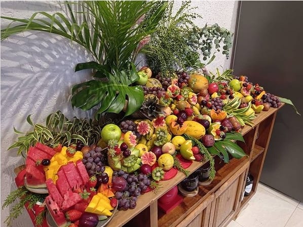 18 mesa grande de frutas para natal Claudia Decor