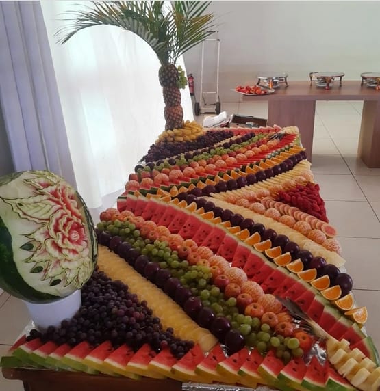 32 mesa grande de frutas para casamento DecorFruta