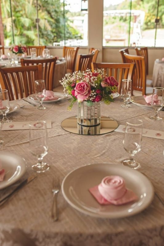 49 mesa decorada com vaso espelhado e flores Pinterest