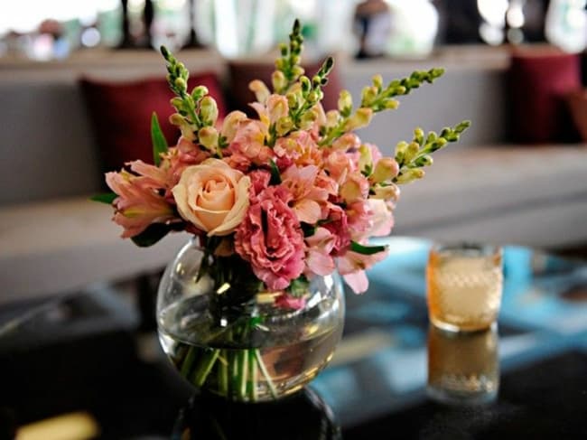 5 arranjo de flores naturais em vaso de vidro redondo Pinterest