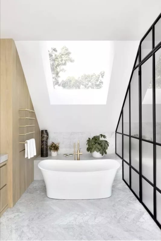 51 banheiro moderno com claraboia Casa Vogue