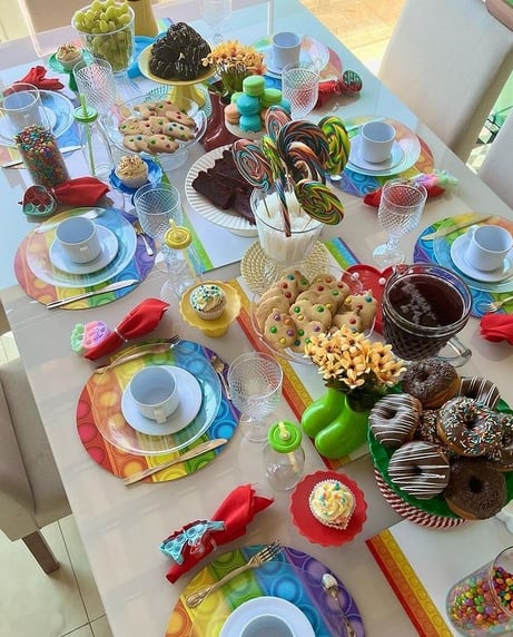 51 decoracao colorida para mesa de cafe da manha infantil @bee happy doceria