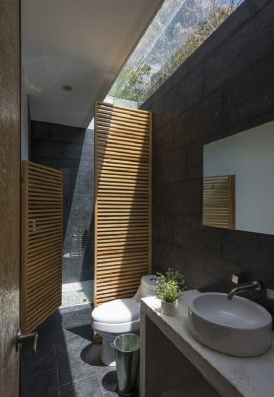 58 banheiro com claraboia Casa Vogue