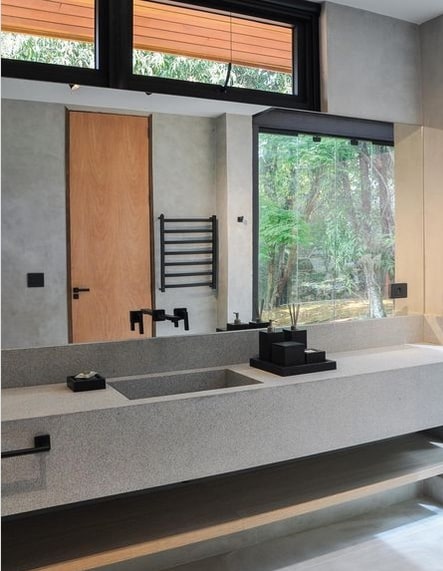 9 banheiro com bancada de granito flameado cinza MGC Marmores e Granitos