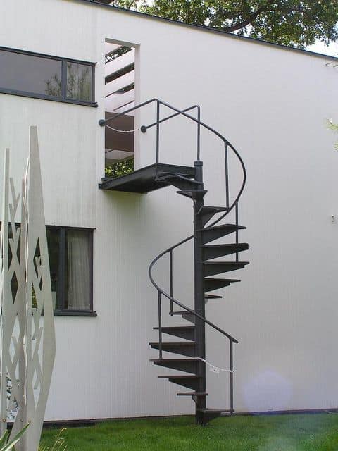 escadas para ambientes externos