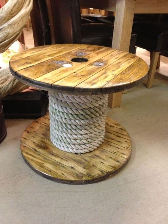 mesa de carretel com corda madeira