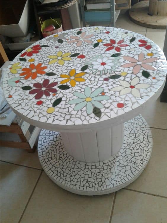mesa de carretel de pastilhas de flores