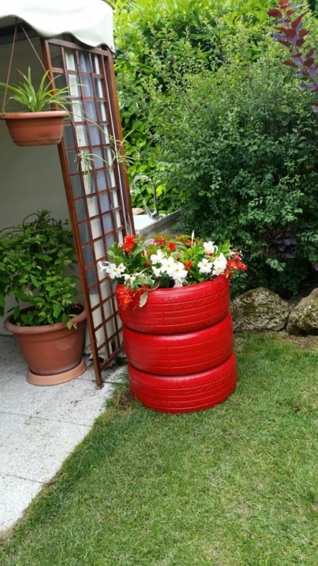 14 jardim decorado com vaso colorido de pneu Pinterest