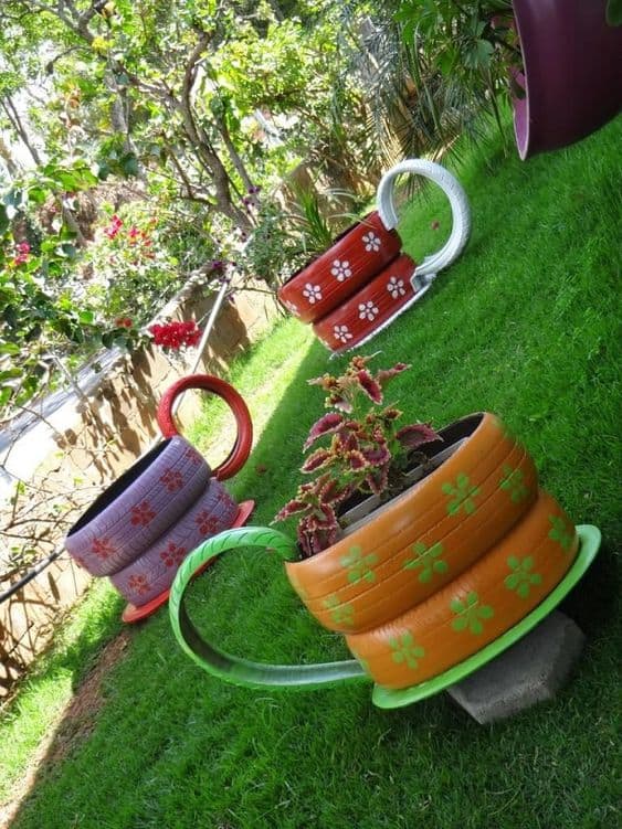 4 jardim decorado com vasos criativos de pneu Revista Artesanato