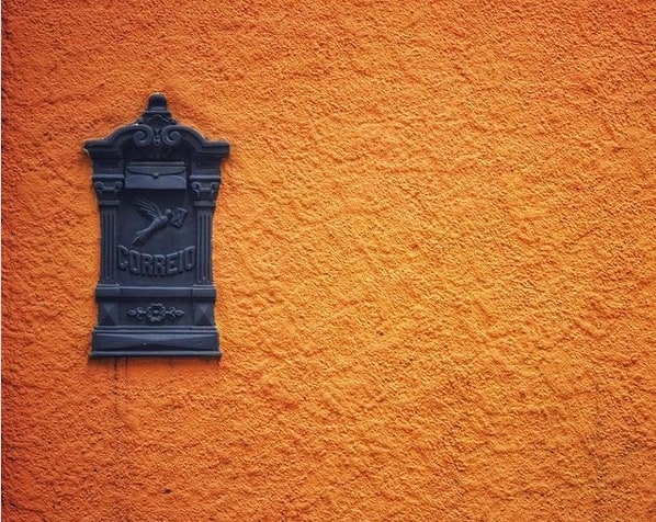 5 muro com caixa de correio em ferro @portascomhistoria