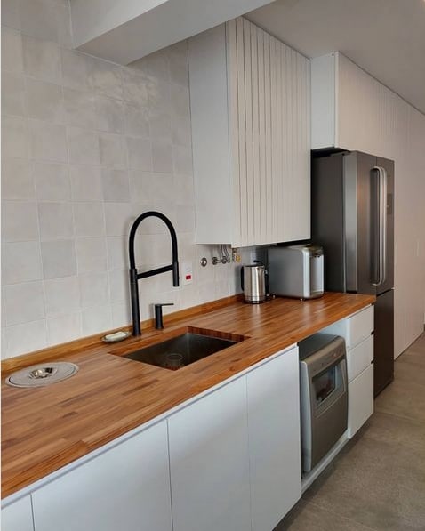 10 cozinha moderna com pia de madeira @escalarealmoveis