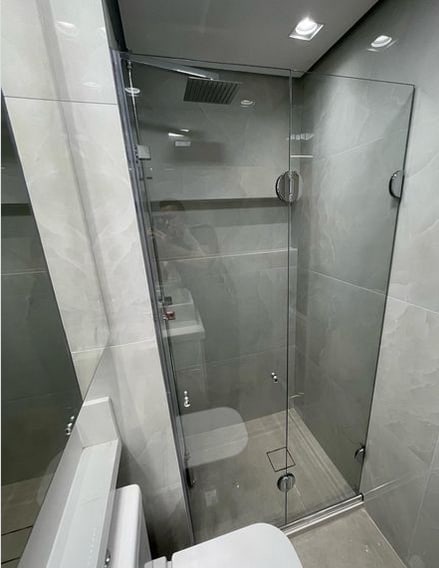 11 banheiro moderno com box articulado @atlantavidros
