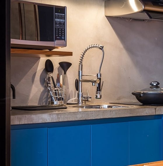 20 cozinha com bancada de concreto @peninsulaarquitetura