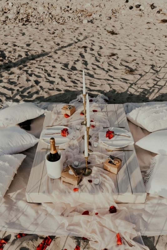 33 decoracao romantia para luau a dois na praia Pinterest