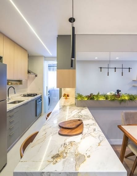 7 cozinha pequena e moderna com bancada de marmore @stafin arq decor