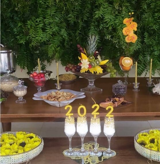 10 mesa simples de ano novo com comidas @anagleciaartes
